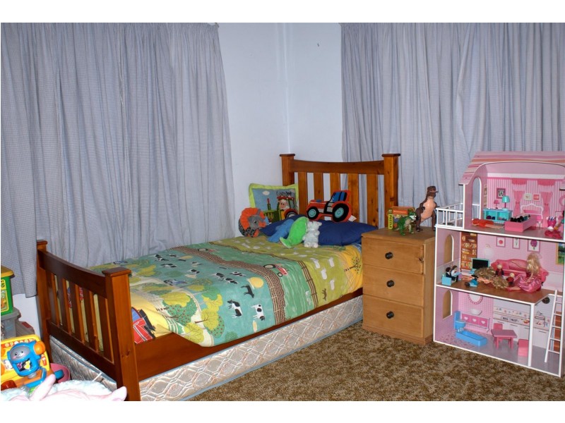 35 Noble Road, Parkes NSW 2870