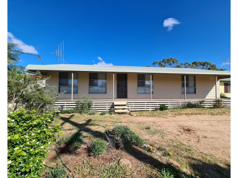 71 Medlyn Street, Parkes NSW 2870