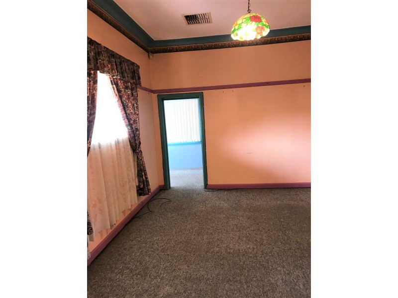 112 Clarinda Street, Parkes NSW 2870