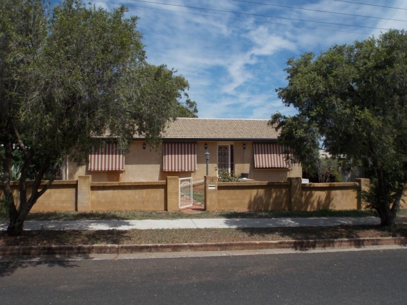 25 Dugga Street, Peak Hill NSW 2869