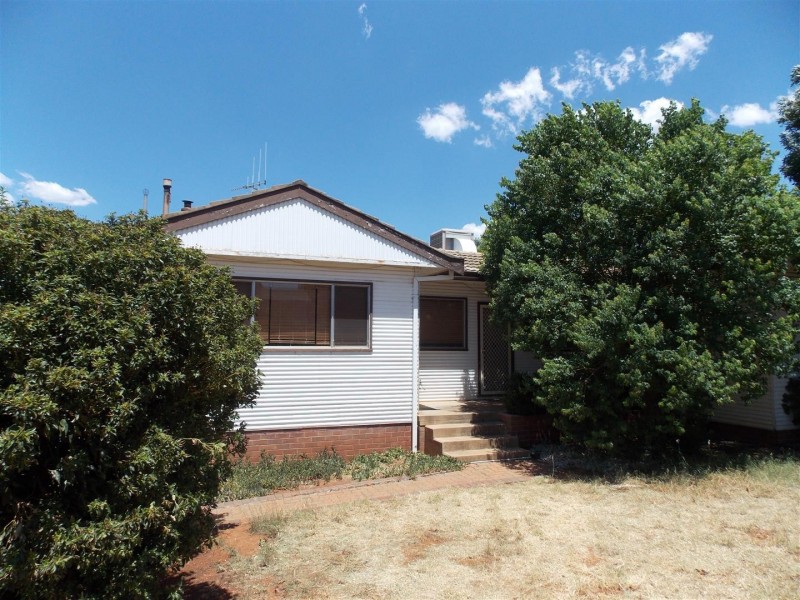 5 Evans Parade, Parkes NSW 2870