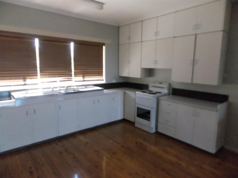 5 Evans Parade, Parkes NSW 2870