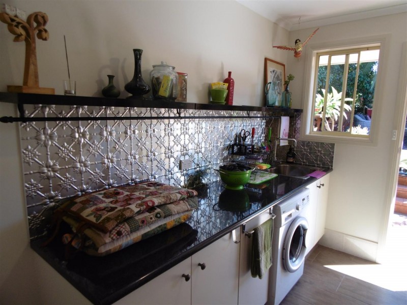 2 Mengarvie Road, Parkes NSW 2870