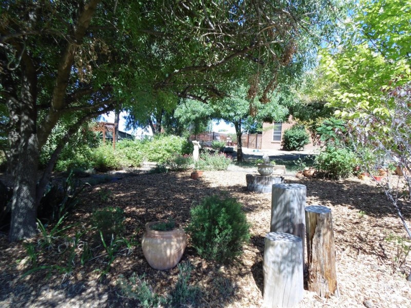2 Mengarvie Road, Parkes NSW 2870