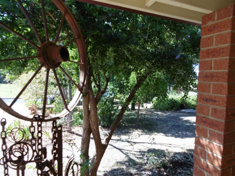 2 Mengarvie Road, Parkes NSW 2870
