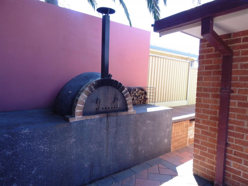 2 Mengarvie Road, Parkes NSW 2870