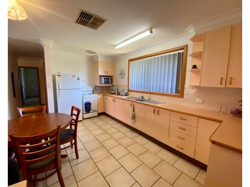 1/16 Ebelina Crescent, Parkes NSW 2870