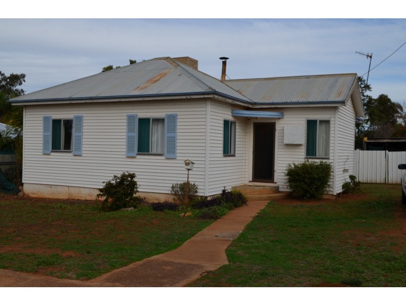 8 Bright St, Condobolin NSW 2877