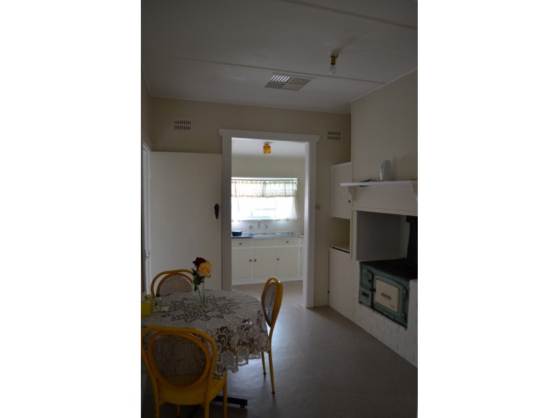 8 Bright St, Condobolin NSW 2877