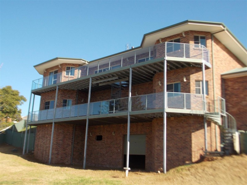 15 Glenwarrie Place, Parkes NSW 2870