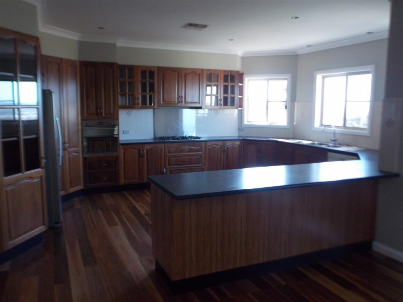 15 Glenwarrie Place, Parkes NSW 2870