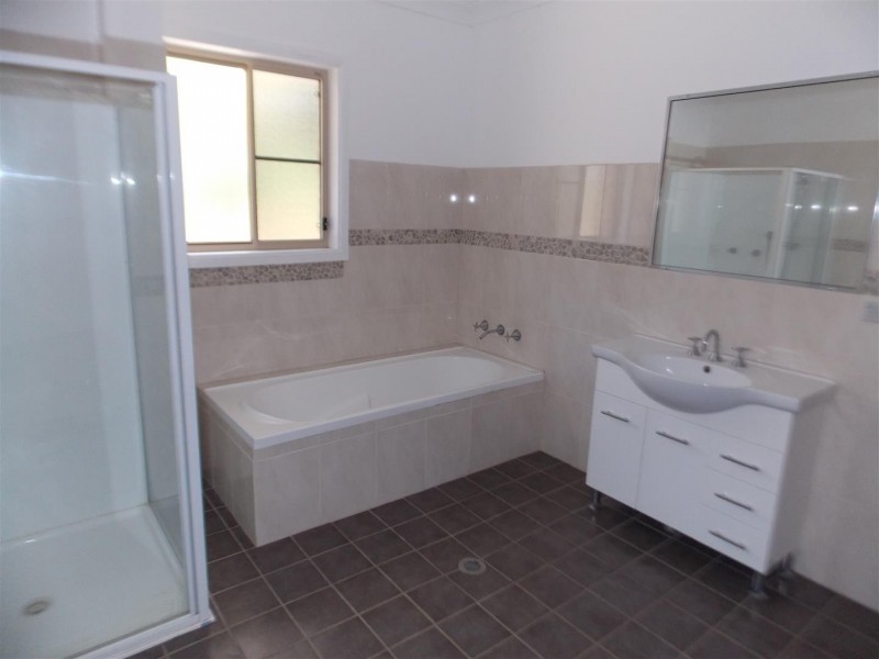 15 Glenwarrie Place, Parkes NSW 2870