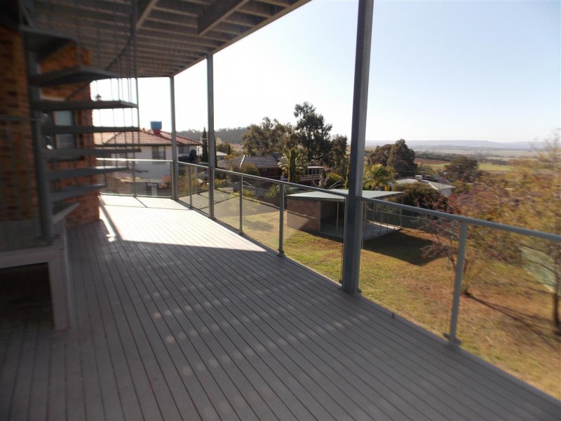 15 Glenwarrie Place, Parkes NSW 2870