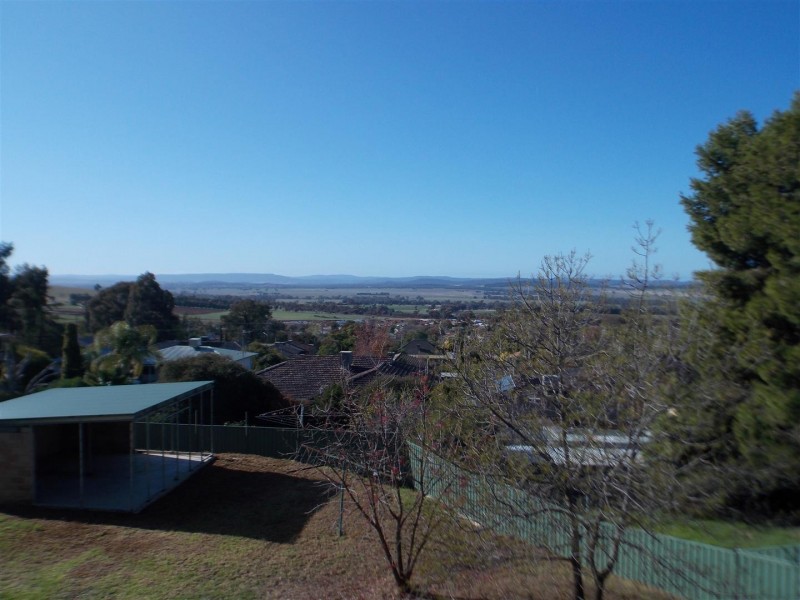 15 Glenwarrie Place, Parkes NSW 2870