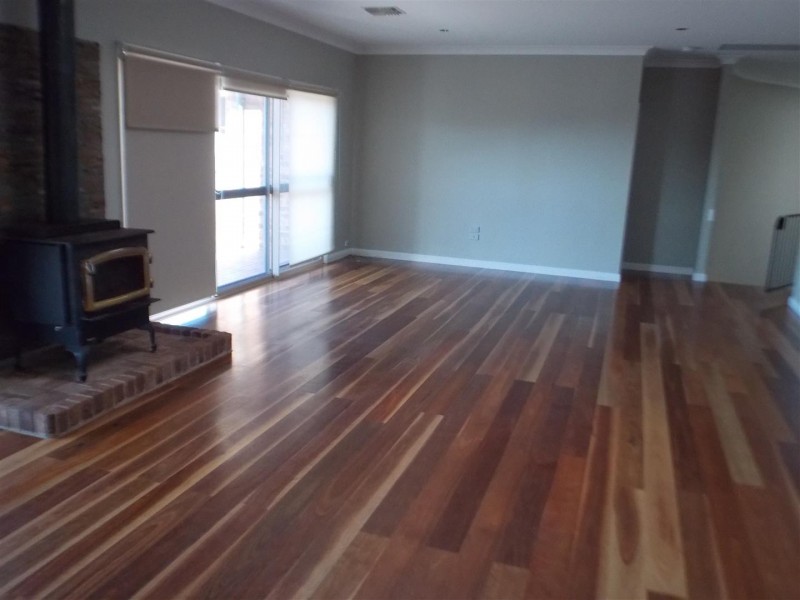 15 Glenwarrie Place, Parkes NSW 2870