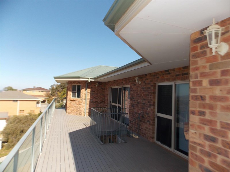 15 Glenwarrie Place, Parkes NSW 2870
