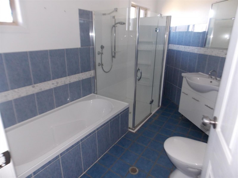 15 Glenwarrie Place, Parkes NSW 2870