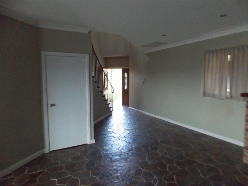 15 Glenwarrie Place, Parkes NSW 2870