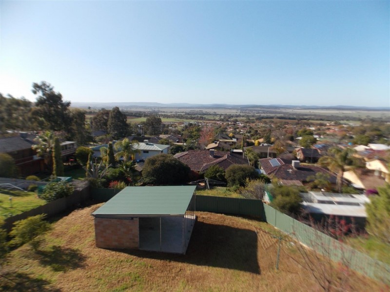 15 Glenwarrie Place, Parkes NSW 2870