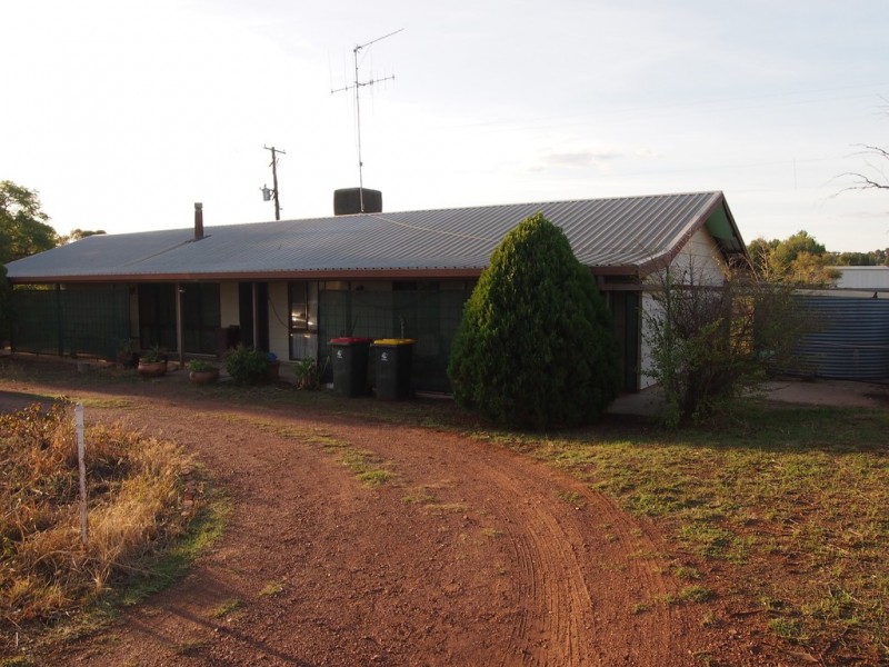 Iona 1a Welcome Road, Parkes NSW 2870