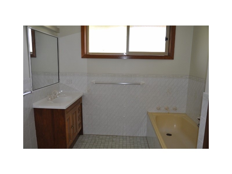 34 Aurora Street, Eugowra NSW 2806