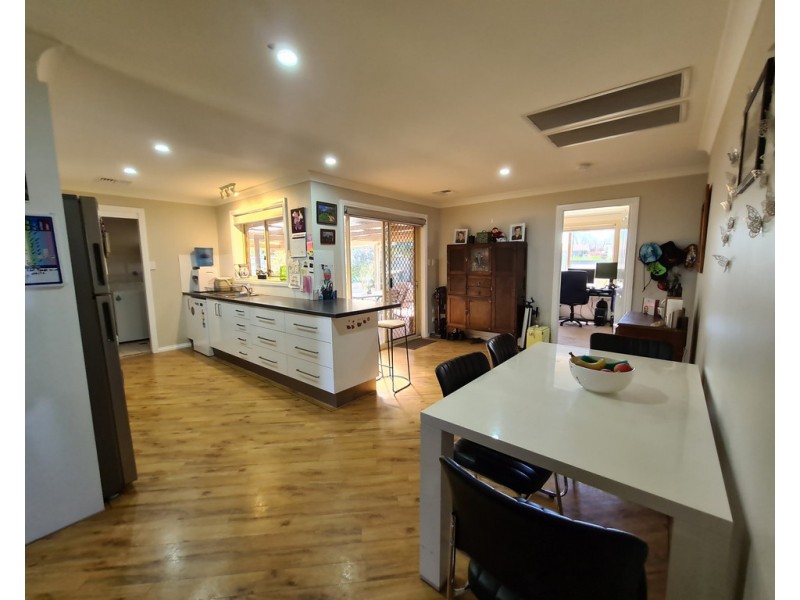 54 Best Street, Parkes NSW 2870