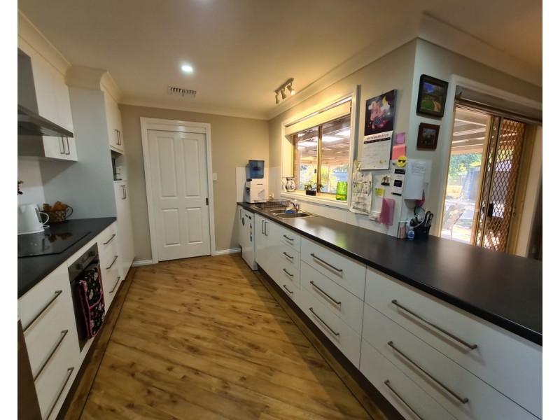 54 Best Street, Parkes NSW 2870