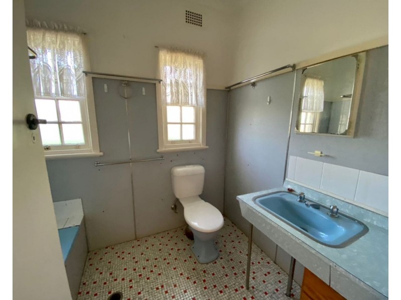 17a Albert Street, Parkes NSW 2870