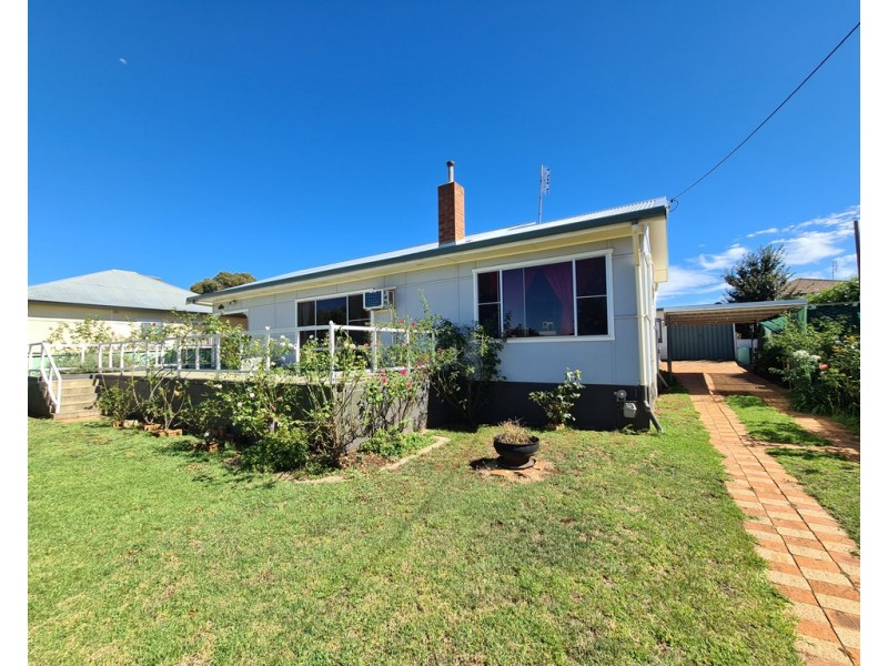 32 Want Street, Parkes NSW 2870