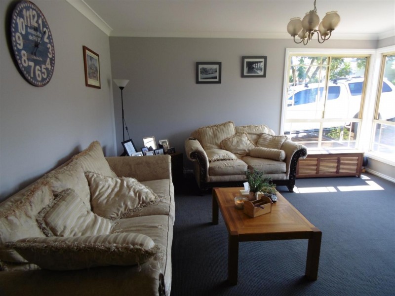 8 Glengowrie Close, Parkes NSW 2870