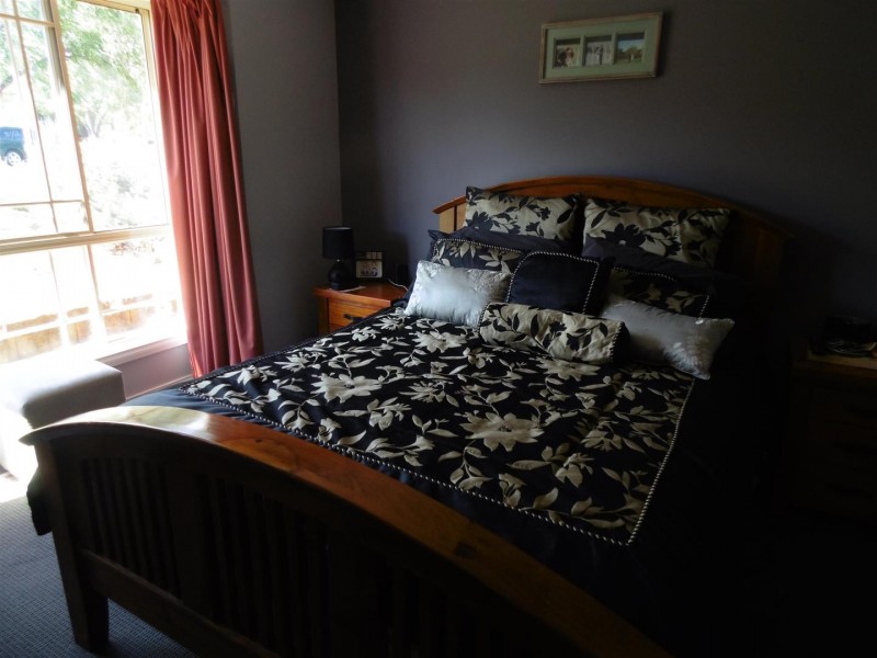 8 Glengowrie Close, Parkes NSW 2870