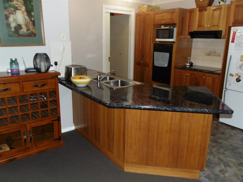 8 Glengowrie Close, Parkes NSW 2870