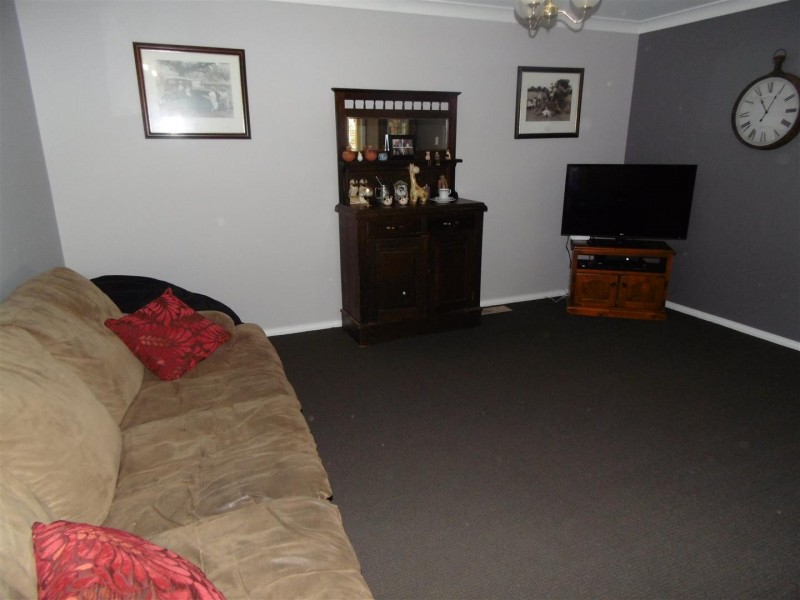 8 Glengowrie Close, Parkes NSW 2870