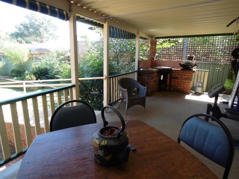 8 Glengowrie Close, Parkes NSW 2870