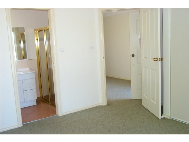 11 Cobden Place, Parkes NSW 2870