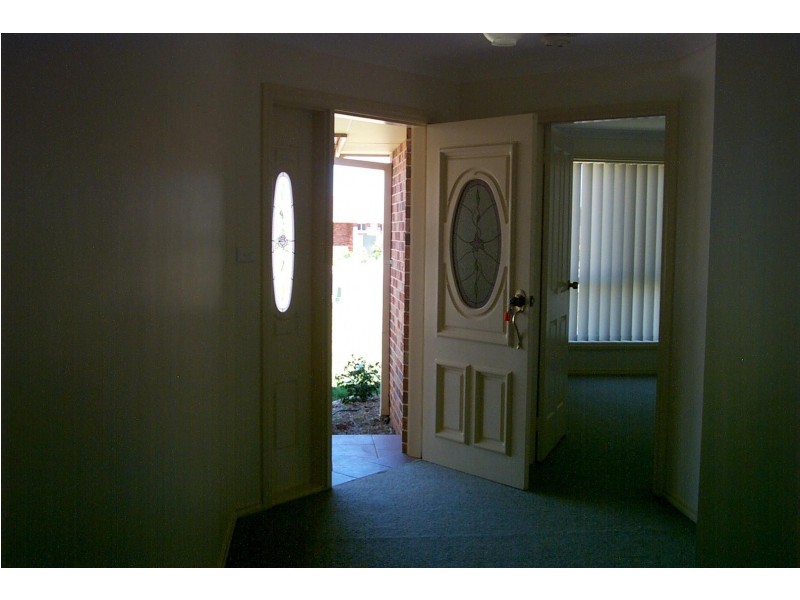 11 Cobden Place, Parkes NSW 2870