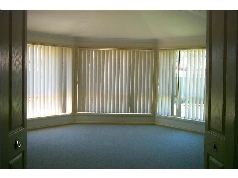 11 Cobden Place, Parkes NSW 2870