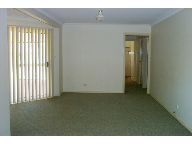 11 Cobden Place, Parkes NSW 2870