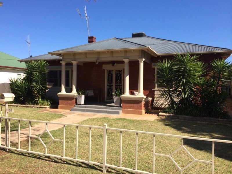 36 Close Street, Parkes NSW 2870