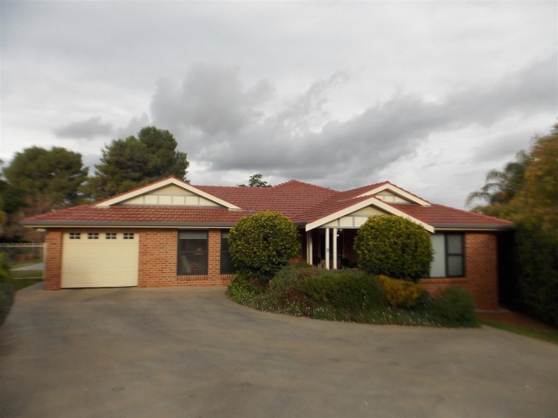 9 Glenburnie Close, Parkes NSW 2870
