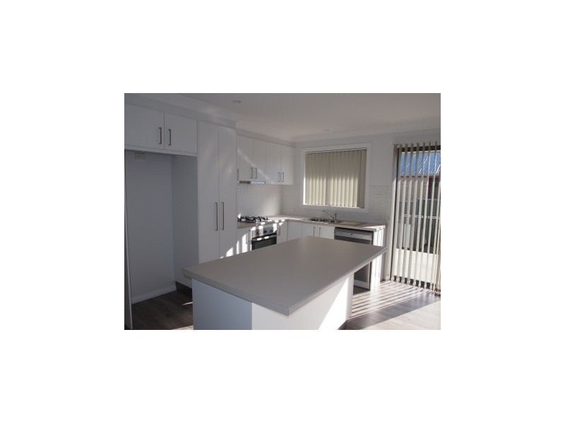 Unit 3 8 Clancy Pl, Parkes NSW 2870