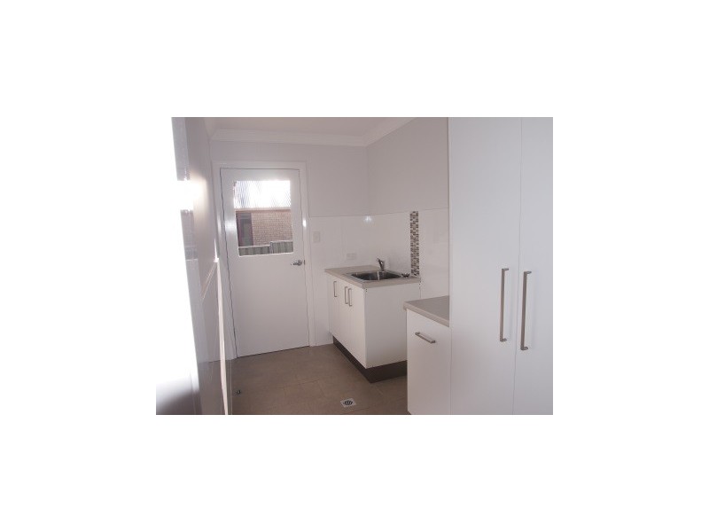 Unit 3 8 Clancy Pl, Parkes NSW 2870