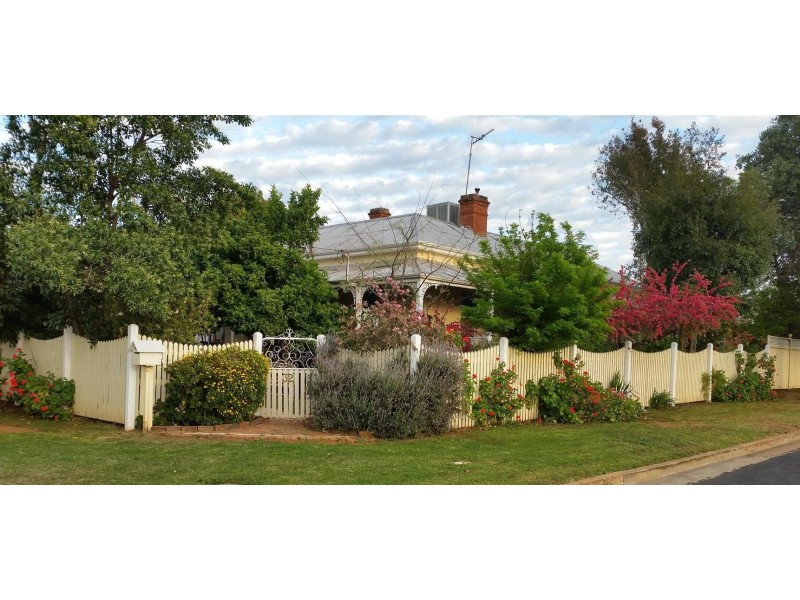 32 Bushman Street, Parkes NSW 2870