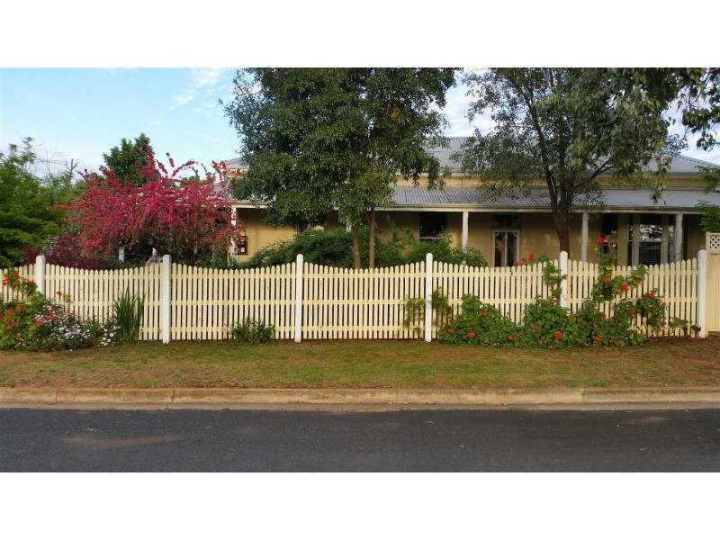 32 Bushman Street, Parkes NSW 2870