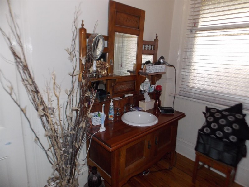 32 Bushman Street, Parkes NSW 2870