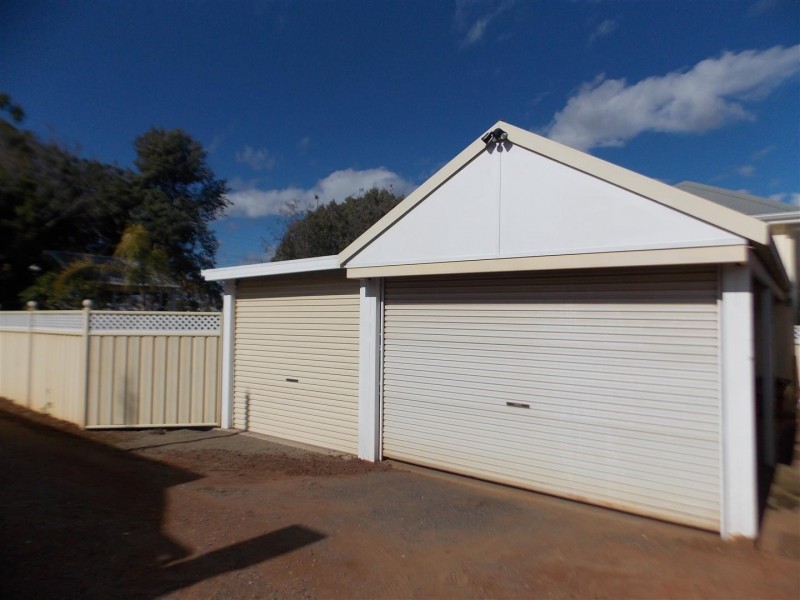 32 Bushman Street, Parkes NSW 2870