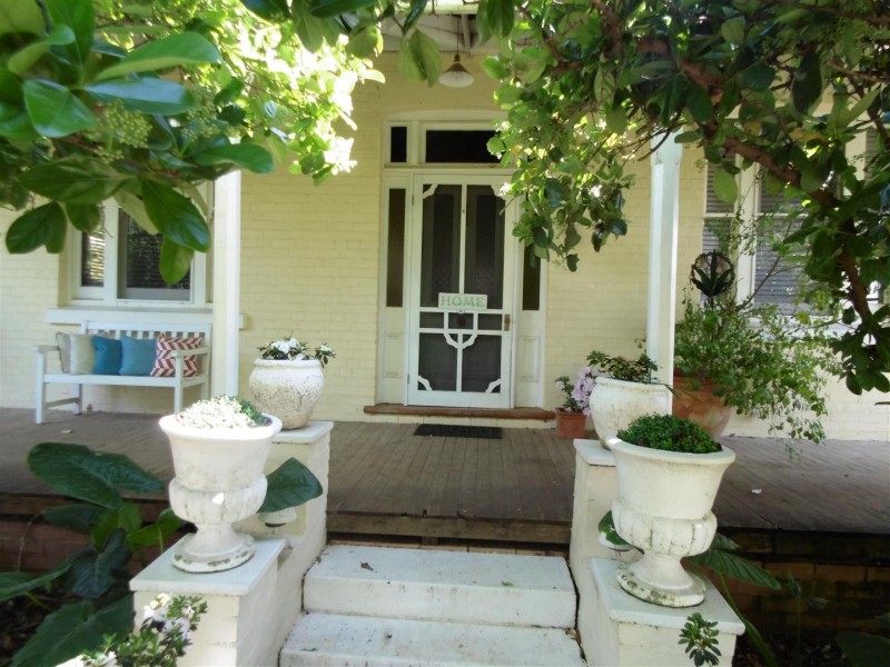 32 Bushman Street, Parkes NSW 2870