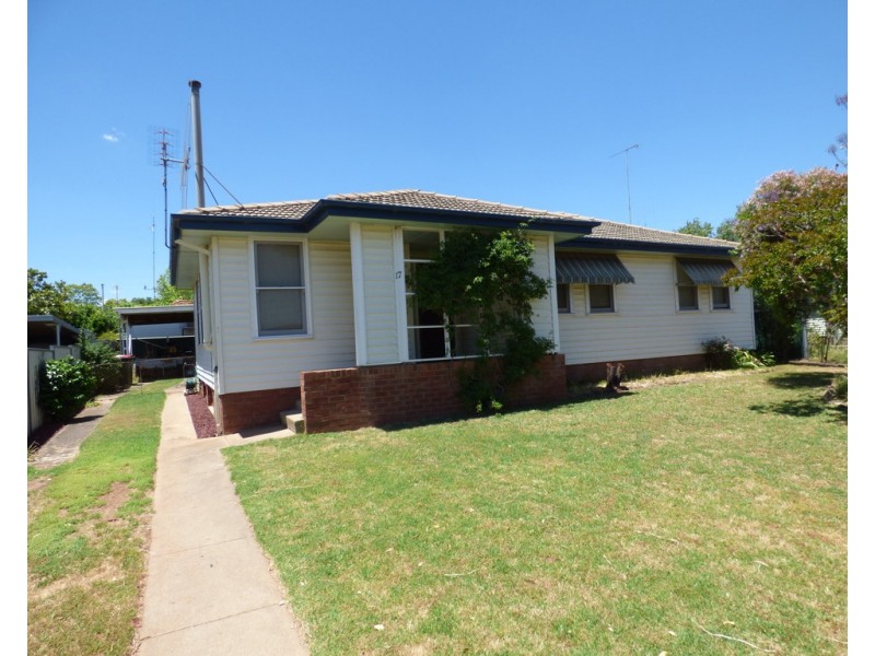 17 Holloway Street, Forbes NSW 2871