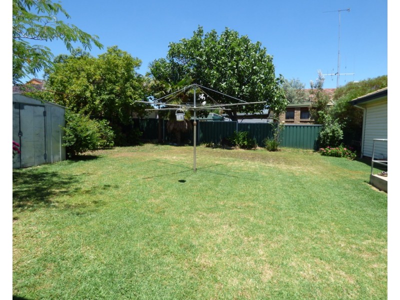 17 Holloway Street, Forbes NSW 2871