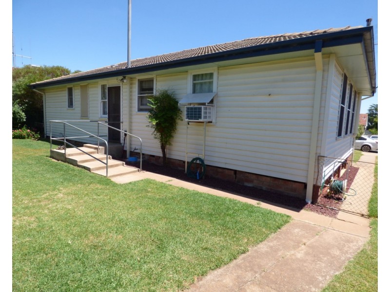 17 Holloway Street, Forbes NSW 2871